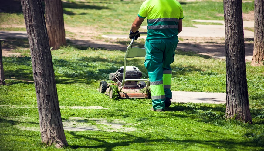 Grounds maintenance services for commercial properties in Halifax