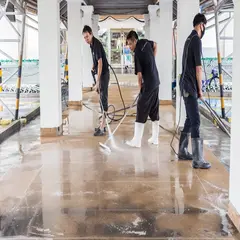 Expert commercial garage cleaning and degreasing services